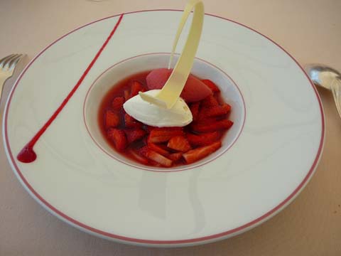 Nage de fraises au gingembre et crème mascarpone Nage de fraises au gingembre et crème mascarpone