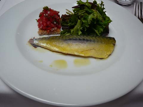 Filet de maquereau en escabèche, tartare de tomate à la coriandre