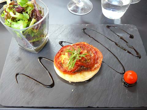 Tarte tapenade, tomate et chorizo