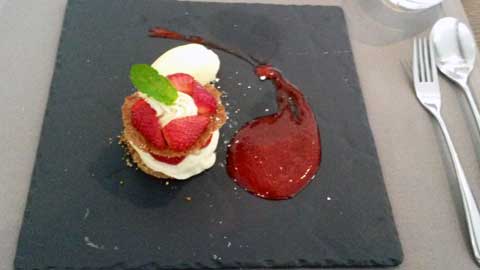 Tartelette aux fraises, sorbet yuzu