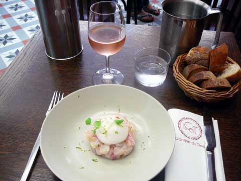 Tartare de dorade, pomme vertes, émulsion de tomates