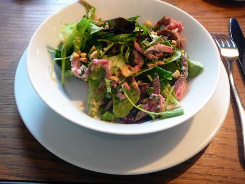 Salade de faux-filet de boeuf à l’huile de sésame et citronnelle