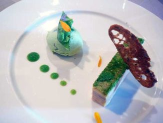 Foie gras de canard maison, bavarois petit pois et basilic